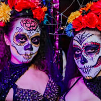 Glow Boston Halloween | Día de los Muertos thumbnail