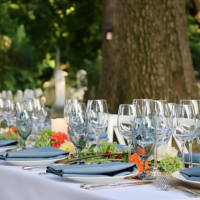 Dinner Under the Oaks thumbnail