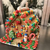 Gingerbread House Decorating Workshop thumbnail