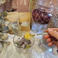 DIY Holiday Gifts: Custom Bath Salt Blending thumbnail