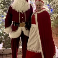 Snap a Pic, With Ol' St. Nick thumbnail