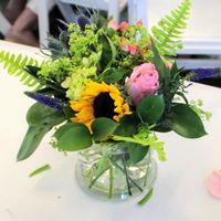 Craft + Sip: Fresh Floral Arranging thumbnail