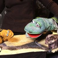 Puppet Showplace Theatre Presents: Vacation Week! “Galapagos George” by Barefoot Puppet Theatre thumbnail