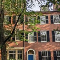 Brahmins & Bohemians Beacon Hill Walking Tour thumbnail