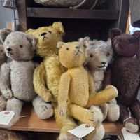 Antique and Vintage Market thumbnail
