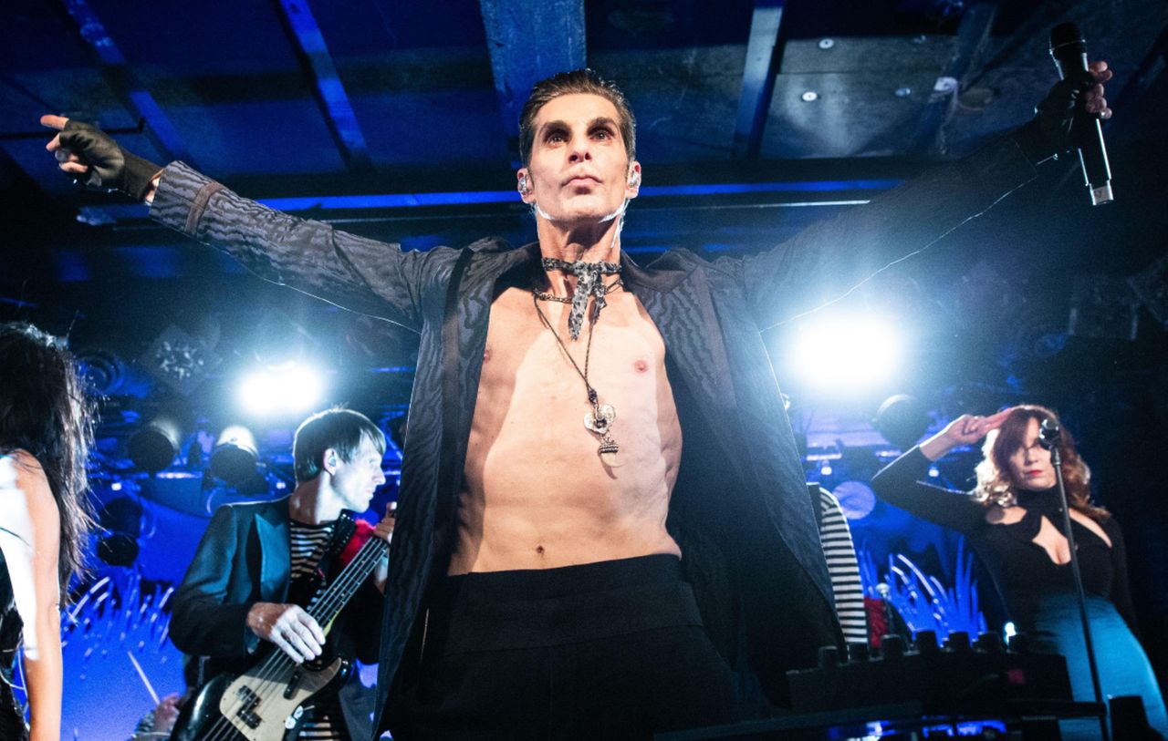 Porno For Pyros - Horns, Thorns En Halos Tour [103023]