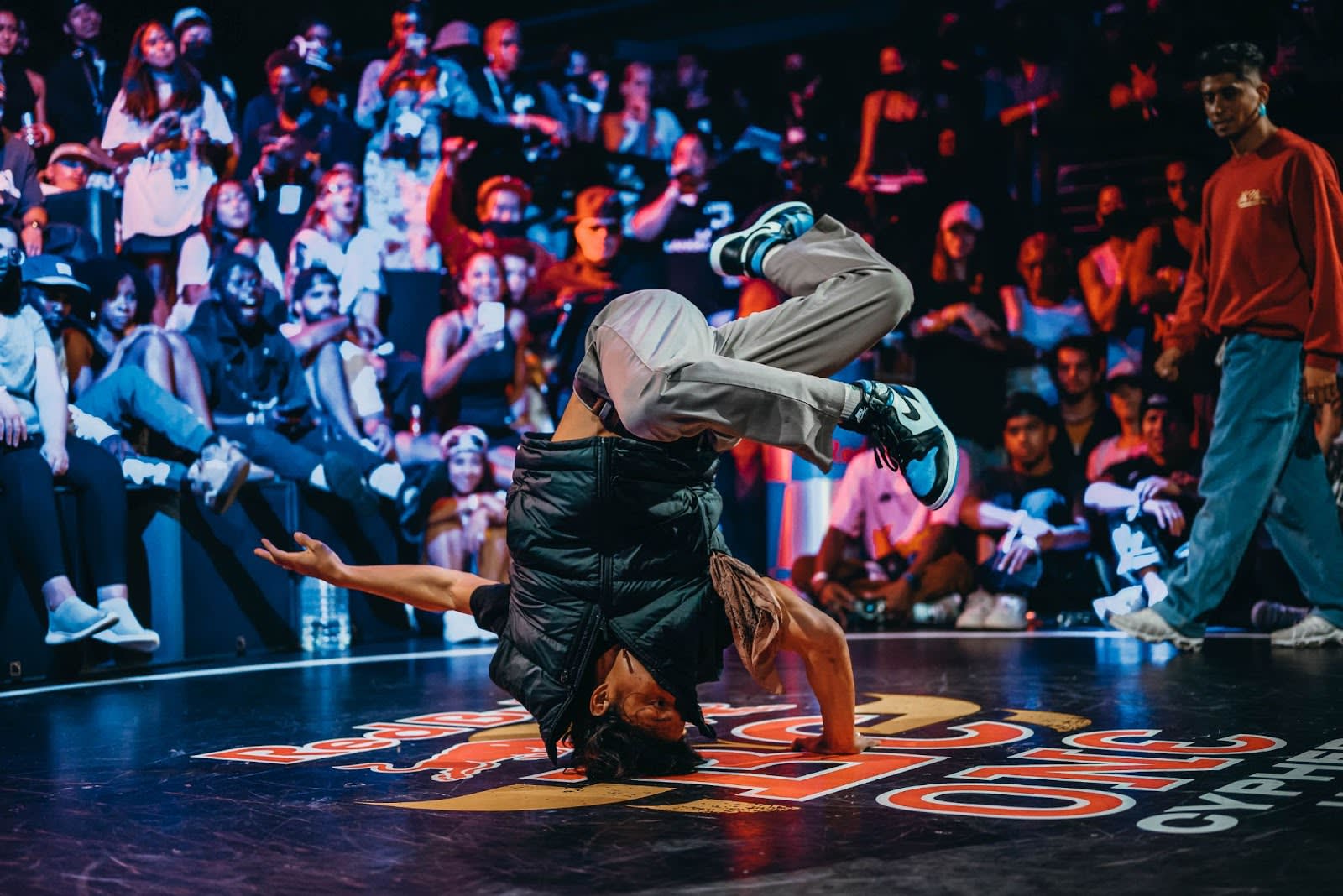 beviser Arving sød smag Red Bull BC One Breakdancing Competition [08/20/22]