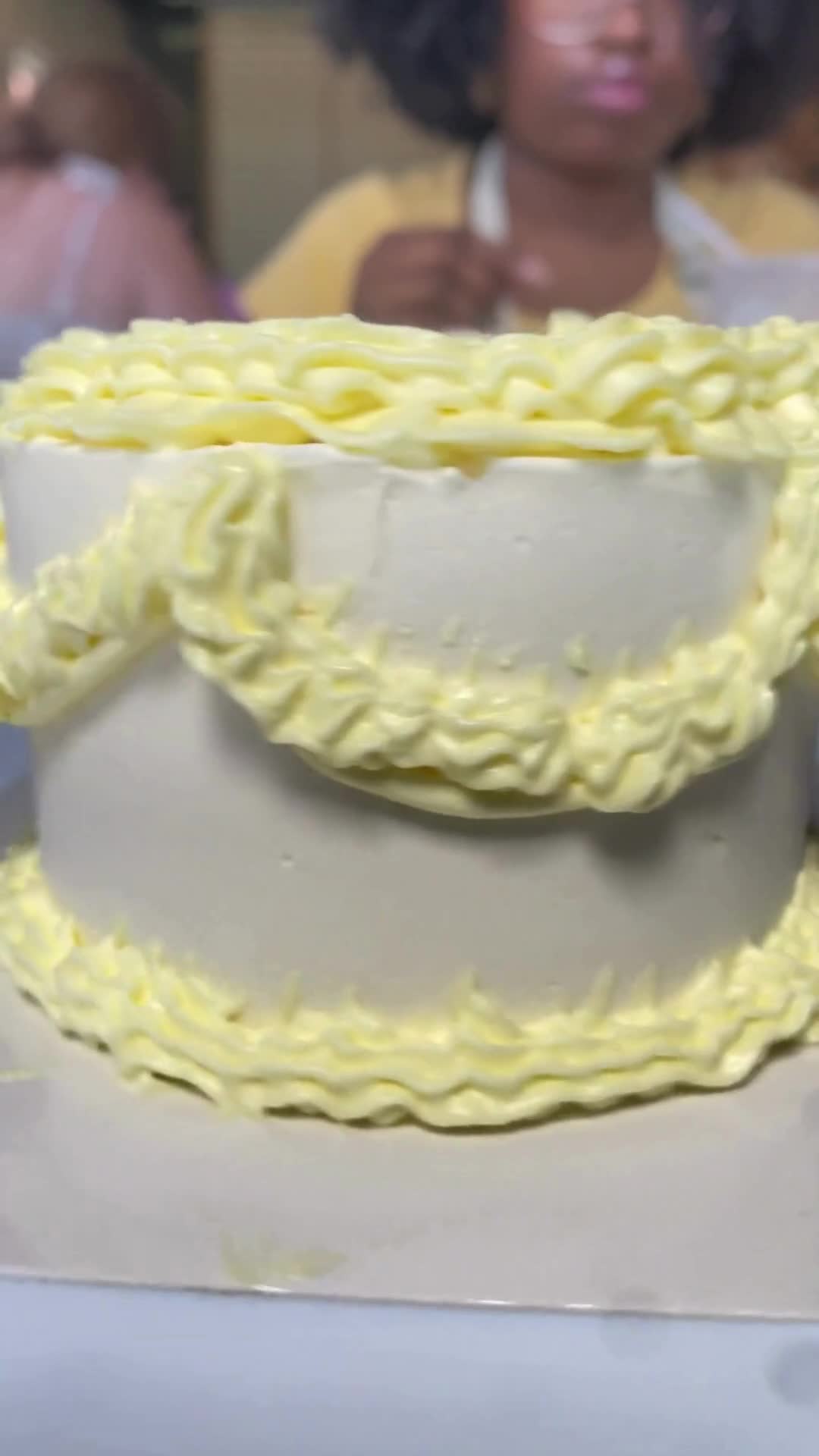 Bridgerton Cake Decorating by Hoamsy! 🔥 thumbnail